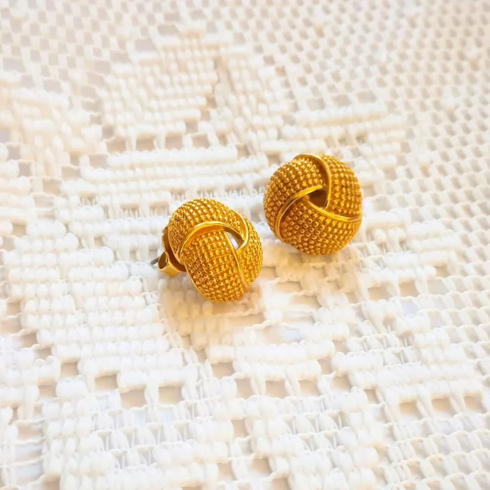 Avon Textured Knot Post Earrings Women's Vintage Gold Tone Stud Jewelry